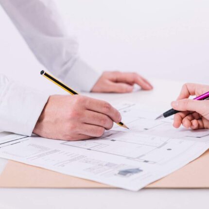 خدمة صياغة ومراجعة العقود والاتفاقيات